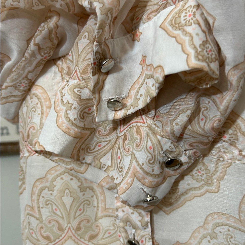 WHBM Medallion Print Sheer 1/2 Button Blouse Collared Light & Airy Size 6 - Picture 8 of 12